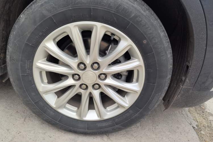 Used Buick Enclave 2022 652T Two-Wheel-Drive Prestige 7-Seater Right Front Wheel Hub