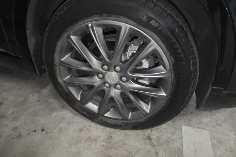 Used Buick Enclave 2022 652T Two-Wheel-Drive Prestige 7-Seater Right Front Wheel Hub