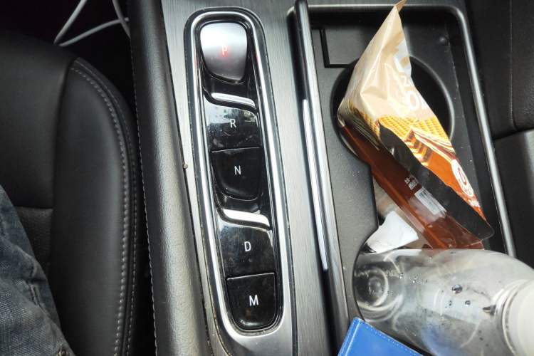 Used Buick Enclave 2022 652T Two-Wheel-Drive Prestige 7-Seater Gear Lever