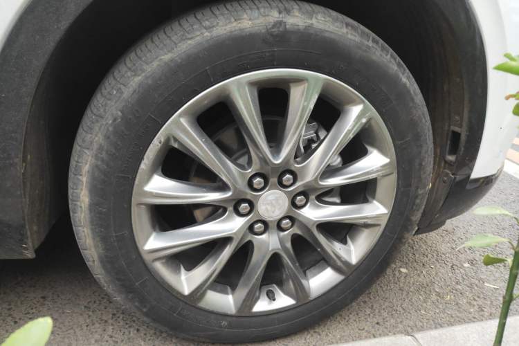 Used Buick Enclave 2022 652T Two-Wheel-Drive Prestige 7-Seater Right Front Wheel Hub
