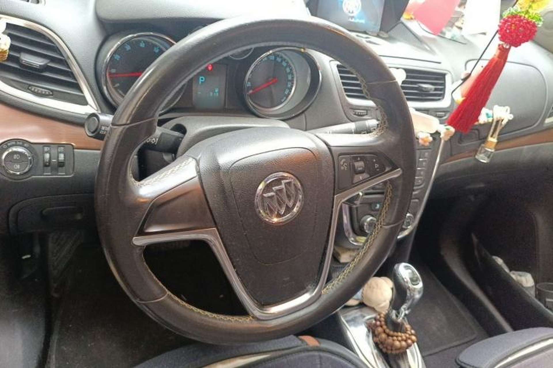 Used Buick Encore 2013 1.4T Automatic Two-Wheel Drive Leading Model Steering Wheel
