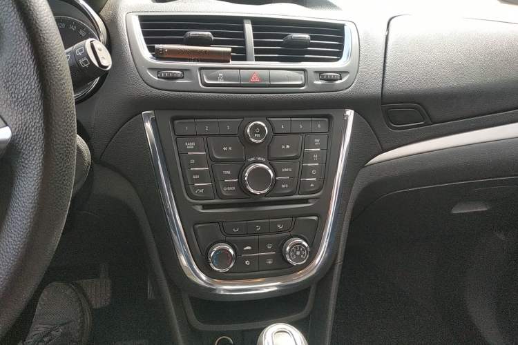 Used Buick Encore 2013 1.4T Automatic Two-Wheel Drive Elite Model Audio And AC Panel