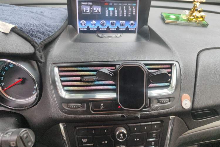 Used Buick Encore 2013 1.4T Manual Two-Wheel Drive Entry Model Audio And AC Panel