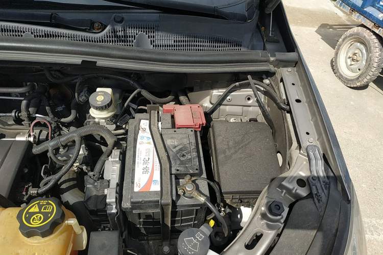 Used Buick Encore 2013 1.4T Automatic Two-Wheel Drive Elite Model Engine Bay Left