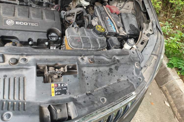 Used Buick Encore 2013 1.4T Manual Two-Wheel Drive Entry Model Engine Bay Left