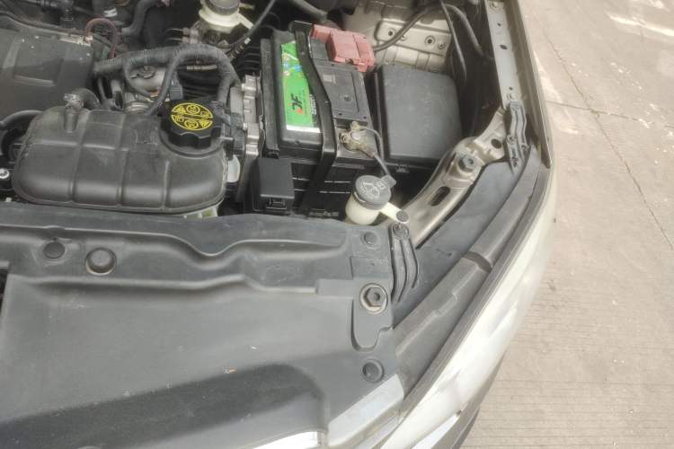Used Buick Encore 2013 1.4T Automatic Two-Wheel Drive Elite Model Engine Bay Left