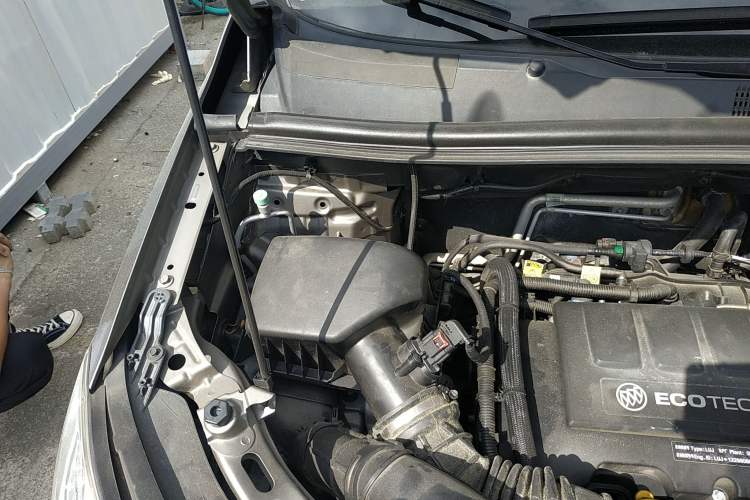 Used Buick Encore 2013 1.4T Automatic Two-Wheel Drive Elite Model Engine Bay Right