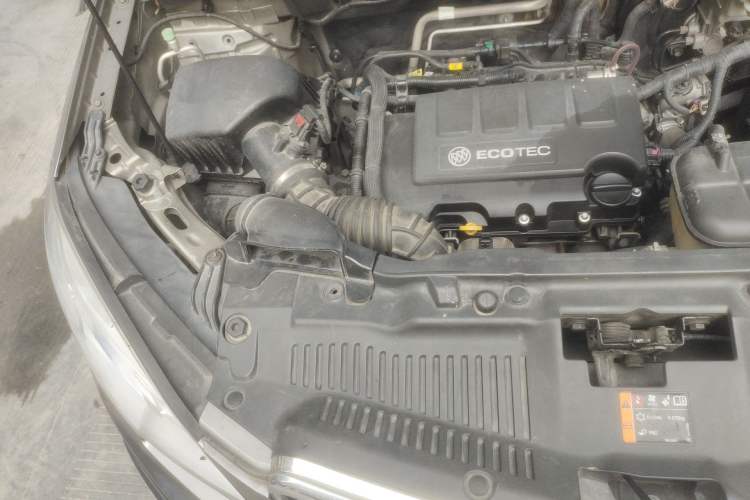 Used Buick Encore 2013 1.4T Automatic Two-Wheel Drive Elite Model Engine Bay Right