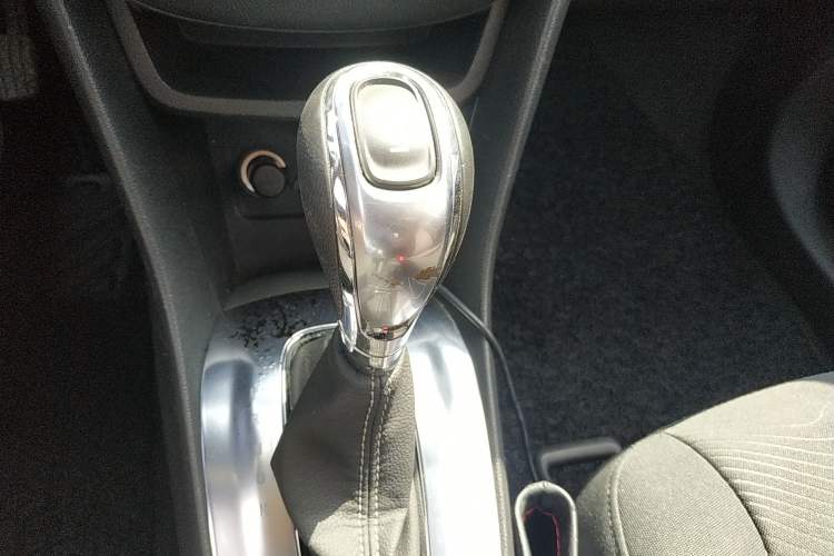 Used Buick Encore 2013 1.4T Automatic Two-Wheel Drive Elite Model Gear Lever