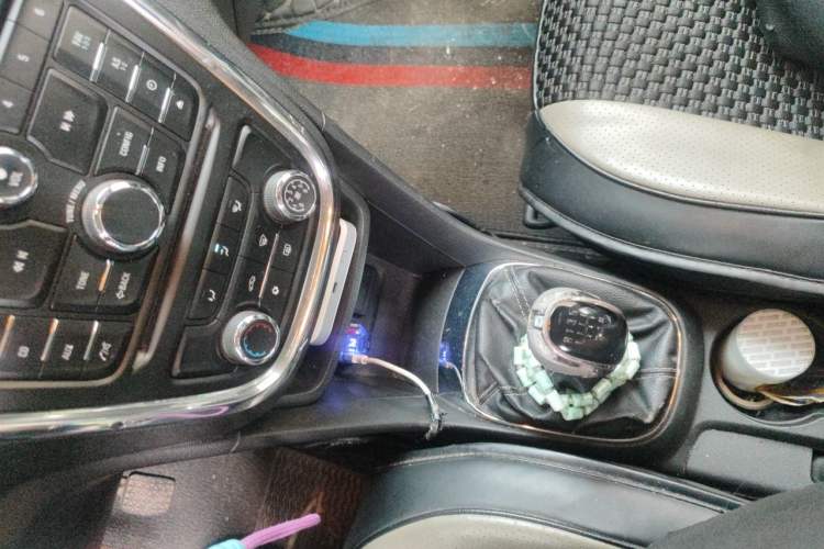 Used Buick Encore 2013 1.4T Manual Two-Wheel Drive Entry Model Gear Lever
