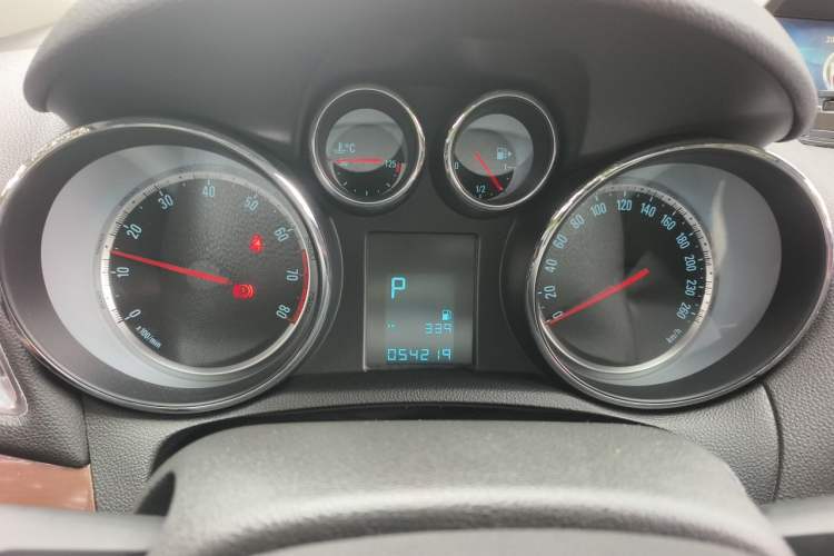 Used Buick Encore 2013 1.4T Automatic Two-Wheel Drive Leading Model Instrument Cluster