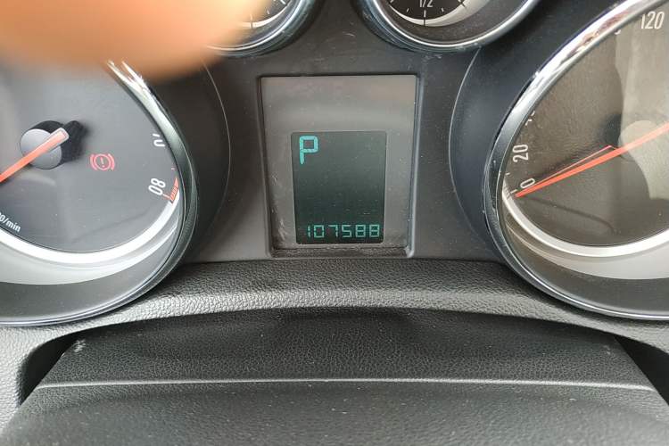 Used Buick Encore 2013 1.4T Automatic Two-Wheel Drive Elite Model Odometer Close Up