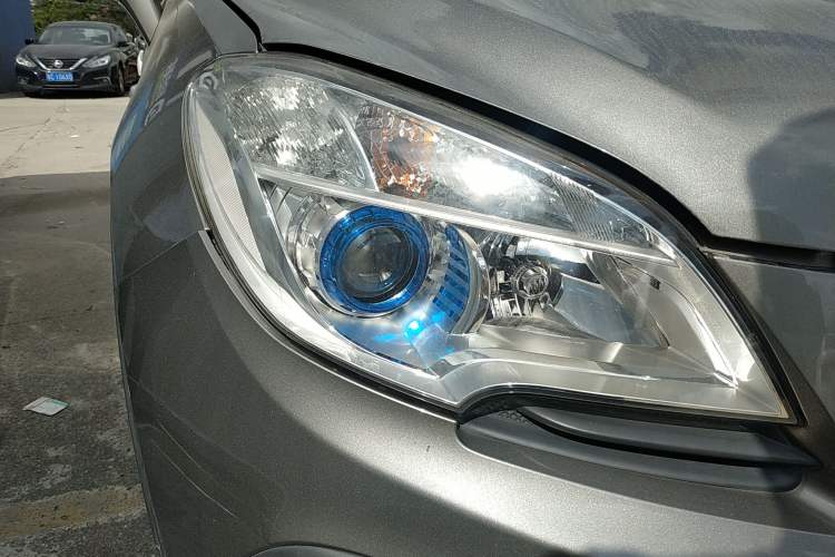 Used Buick Encore 2013 1.4T Automatic Two-Wheel Drive Elite Model Right Front Headlight