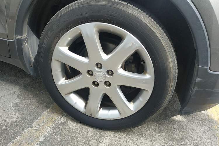 Used Buick Encore 2013 1.4T Automatic Two-Wheel Drive Elite Model Right Front Wheel Hub