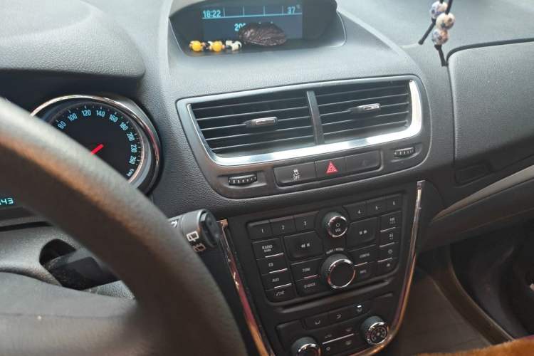 Used Buick Encore 2013 1.4T Automatic Two-Wheel Drive Elite Model Audio And AC Panel