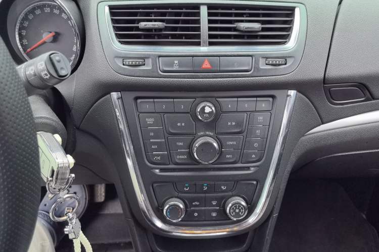 Used Buick Encore 2013 1.4T Automatic Two-Wheel Drive Elite Model Audio And AC Panel