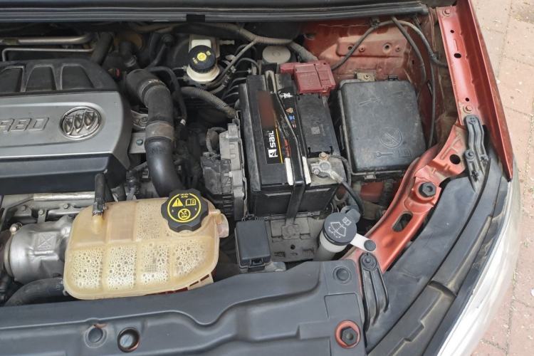 Used Buick Encore 2013 1.4T Automatic Two-Wheel Drive Elite Model Engine Bay Left