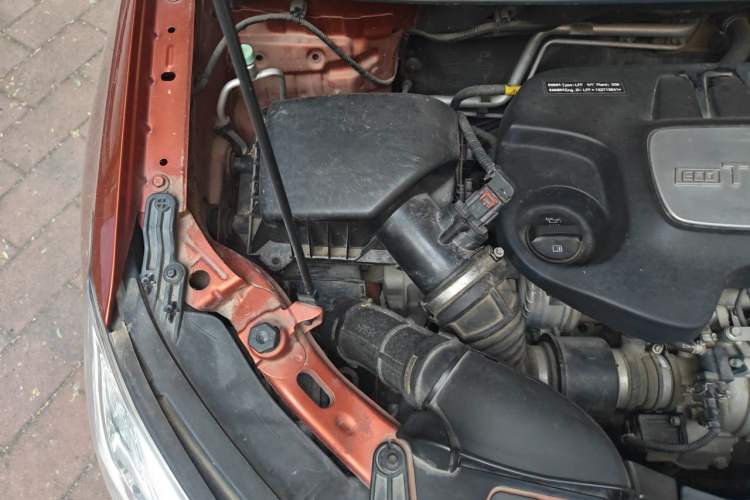 Used Buick Encore 2013 1.4T Automatic Two-Wheel Drive Elite Model Engine Bay Right