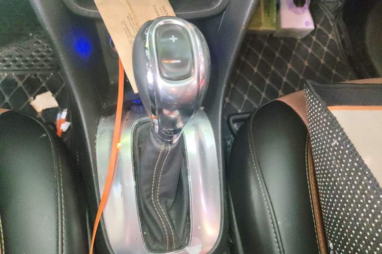 Used Buick Encore 2013 1.4T Automatic Two-Wheel Drive Leading Model Gear Lever