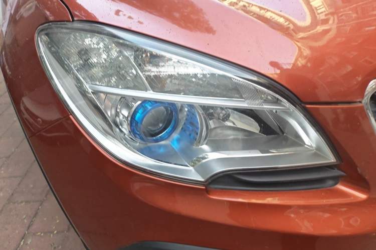 Used Buick Encore 2013 1.4T Automatic Two-Wheel Drive Elite Model Right Front Headlight