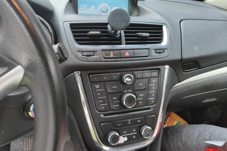 Used Buick Encore 2013 1.4T Automatic Two-Wheel Drive Elite Model Audio And AC Panel