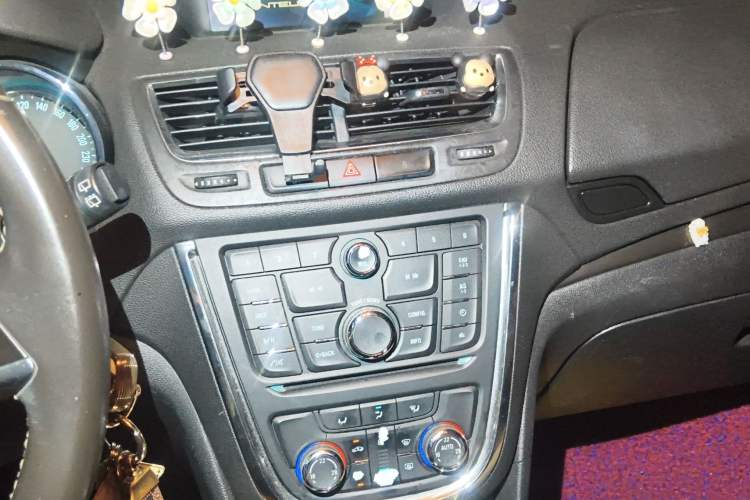 Used Buick Encore 2013 1.4T Automatic Two-Wheel Drive Leading Model Audio And AC Panel