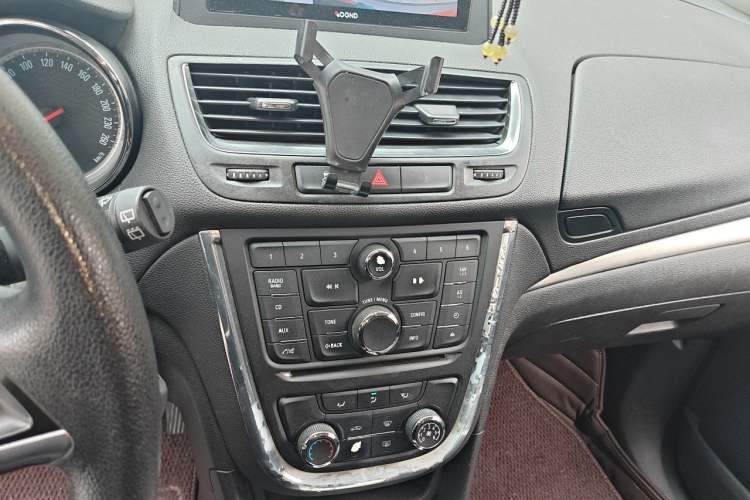 Used Buick Encore 2013 1.4T Automatic Two-Wheel Drive Elite Model Audio And AC Panel
