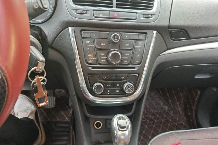 Used Buick Encore 2013 1.4T Automatic Two-Wheel Drive Elite Model Audio And AC Panel