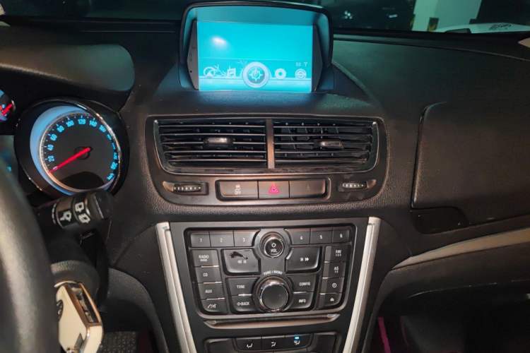 Used Buick Encore 2013 1.4T Automatic Two-Wheel Drive Elite Model Audio And AC Panel