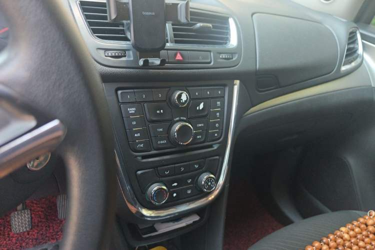Used Buick Encore 2013 1.4T Manual Two-Wheel Drive Entry Model Audio And AC Panel