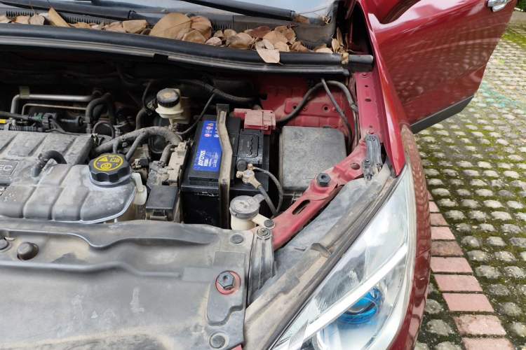 Used Buick Encore 2013 1.4T Manual Two-Wheel Drive Entry Model Engine Bay Left