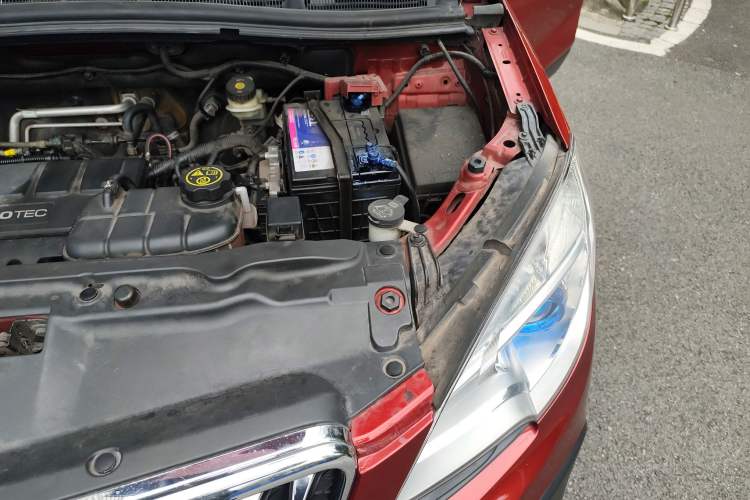 Used Buick Encore 2013 1.4T Automatic Two-Wheel Drive Leading Model Engine Bay Left