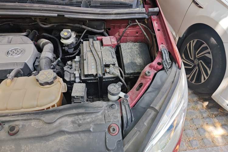 Used Buick Encore 2013 1.4T Automatic All-Wheel Drive Flagship Edition Engine Bay Left