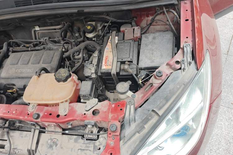 Used Buick Encore 2013 1.4T Automatic Two-Wheel Drive Elite Model Engine Bay Left
