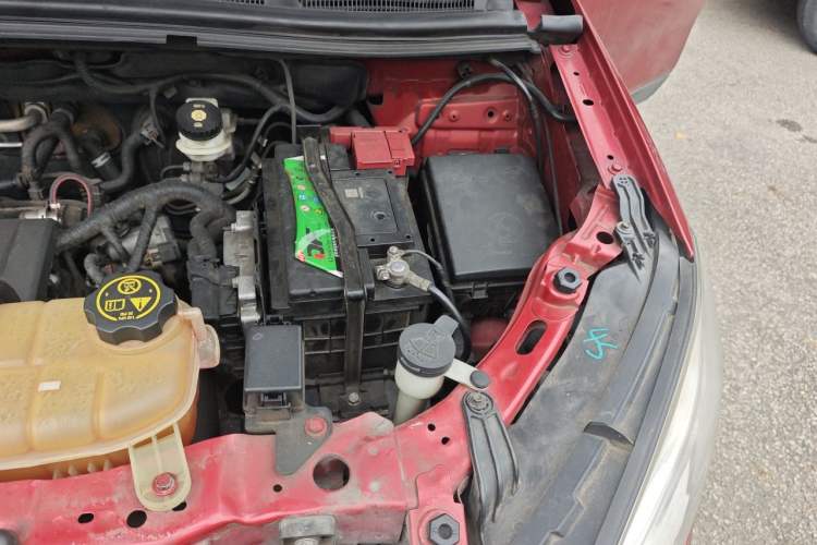 Used Buick Encore 2013 1.4T Automatic Two-Wheel Drive Elite Model Engine Bay Left