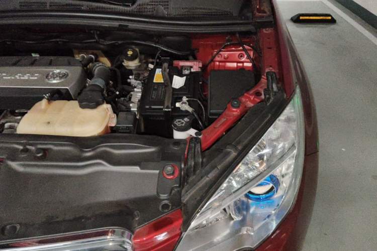 Used Buick Encore 2013 1.4T Automatic Two-Wheel Drive Elite Model Engine Bay Left