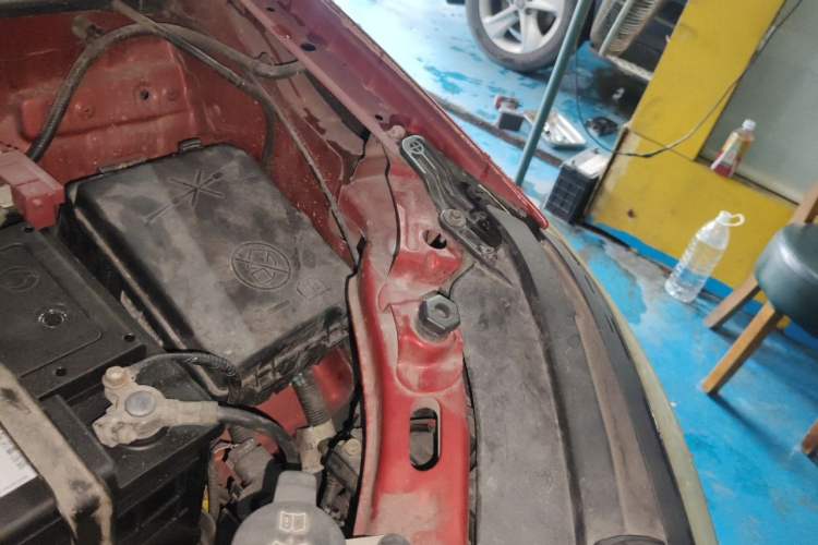 Used Buick Encore 2013 1.4T Automatic Two-Wheel Drive Elite Model Engine Bay Left