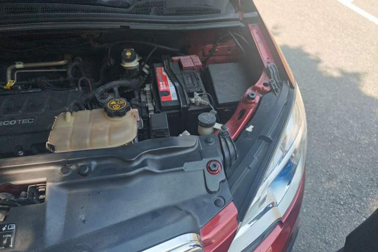 Used Buick Encore 2013 1.4T Manual Two-Wheel Drive Entry Model Engine Bay Left