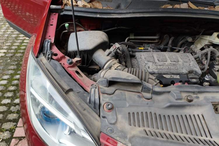 Used Buick Encore 2013 1.4T Manual Two-Wheel Drive Entry Model Engine Bay Right