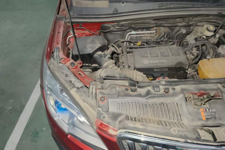 Used Buick Encore 2013 1.4T Automatic Two-Wheel Drive Elite Model Engine Bay Right