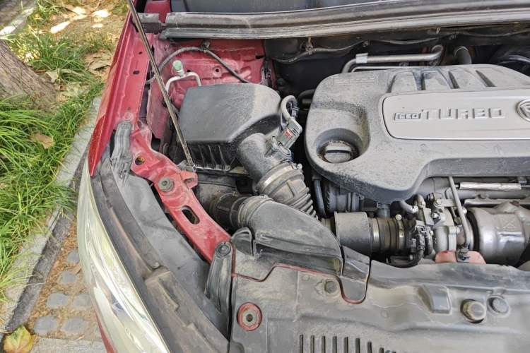 Used Buick Encore 2013 1.4T Automatic All-Wheel Drive Flagship Edition Engine Bay Right