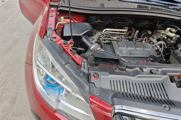Used Buick Encore 2013 1.4T Automatic Two-Wheel Drive Elite Model Engine Bay Right