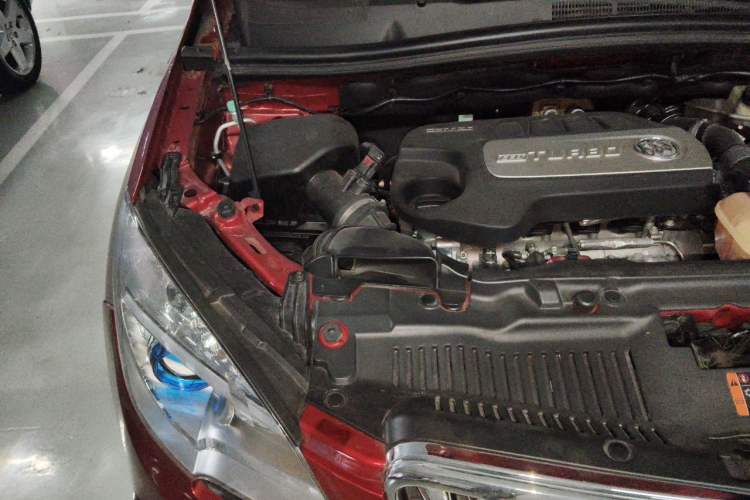 Used Buick Encore 2013 1.4T Automatic Two-Wheel Drive Elite Model Engine Bay Right