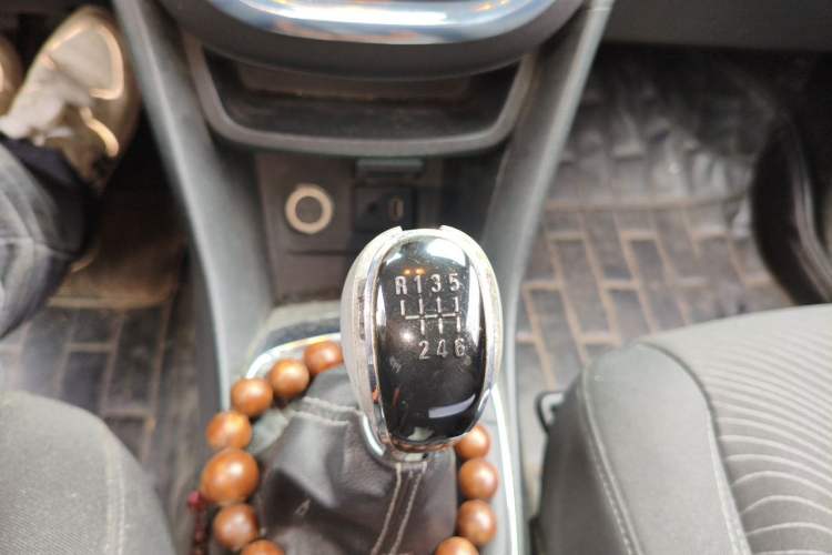 Used Buick Encore 2013 1.4T Manual Two-Wheel Drive Entry Model Gear Lever