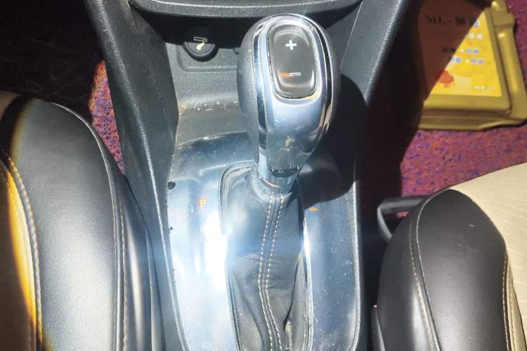 Used Buick Encore 2013 1.4T Automatic Two-Wheel Drive Leading Model Gear Lever