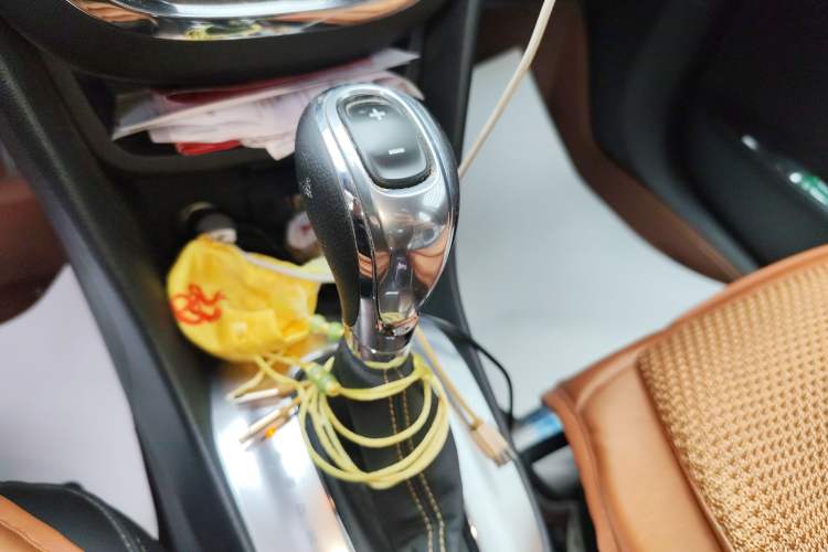 Used Buick Encore 2013 1.4T Automatic Two-Wheel Drive Leading Model Gear Lever