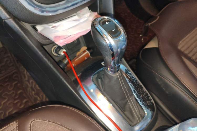 Used Buick Encore 2013 1.4T Automatic Two-Wheel Drive Leading Model Gear Lever