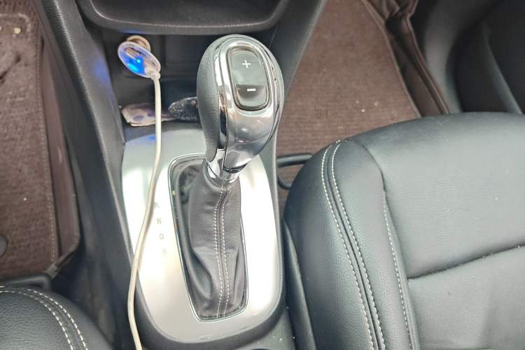 Used Buick Encore 2013 1.4T Automatic Two-Wheel Drive Elite Model Gear Lever