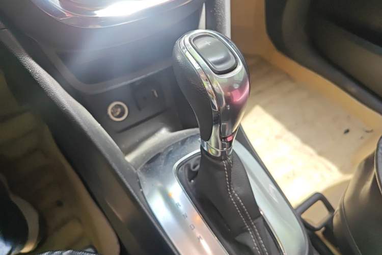 Used Buick Encore 2013 1.4T Automatic Two-Wheel Drive Elite Model Gear Lever