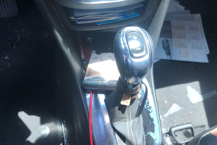 Used Buick Encore 2013 1.4T Automatic Two-Wheel Drive Leading Model Gear Lever